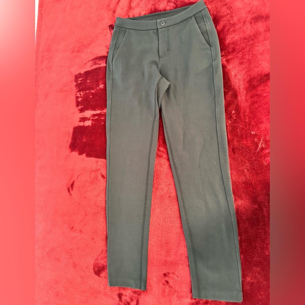 lululemon athletica women’s Black stretch Pants Dark black euc